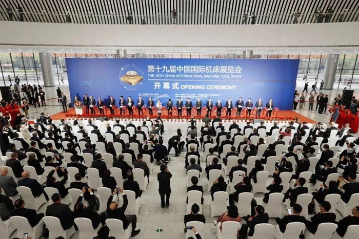 柔性智造 领航未来|EBET易博机器人CIMT2025首日盛况直击！